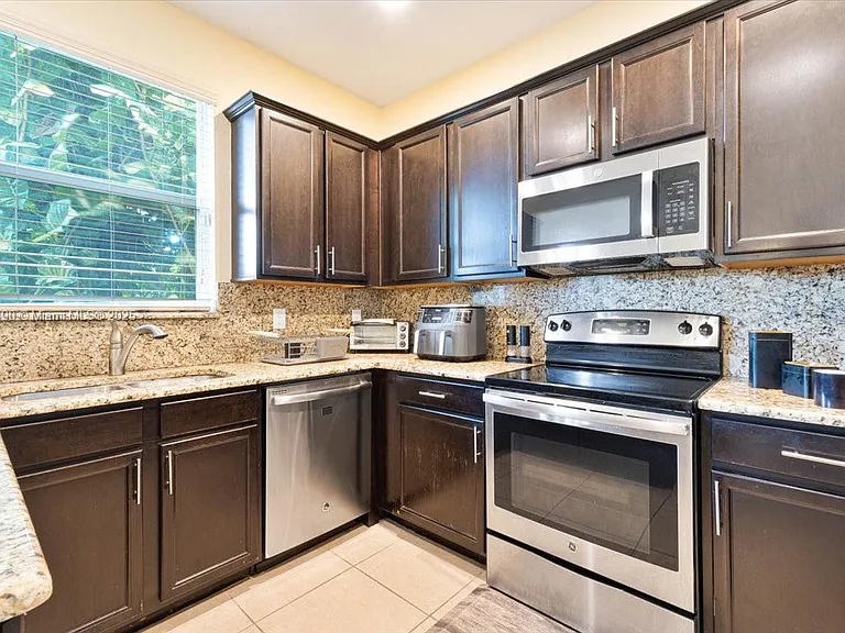 12442 Emerald Creek Ct — Photo 3