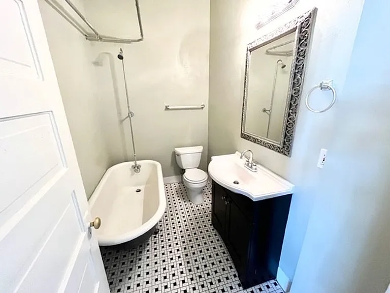 631 W 5th St — Photo 12