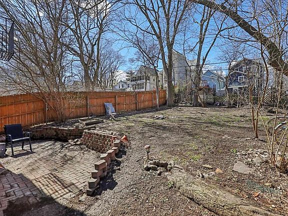 5th image of 736 East Johnson Street