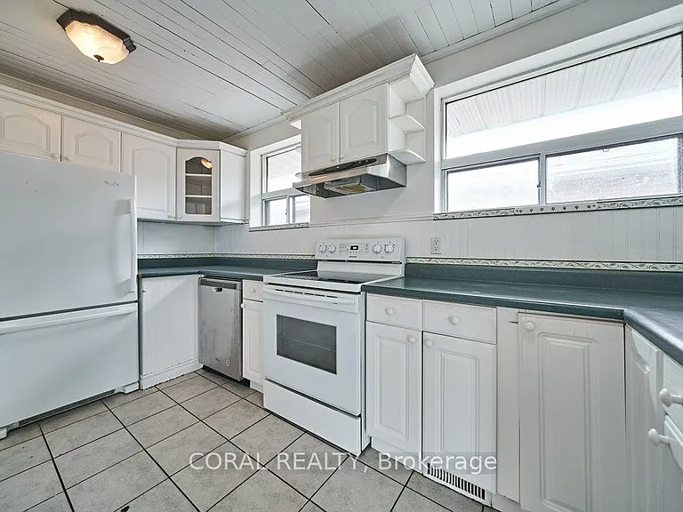 213 Cabot St — Photo 4