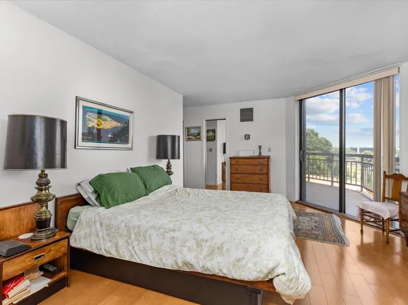 401 Harmon Cove Tower image 17 of 47