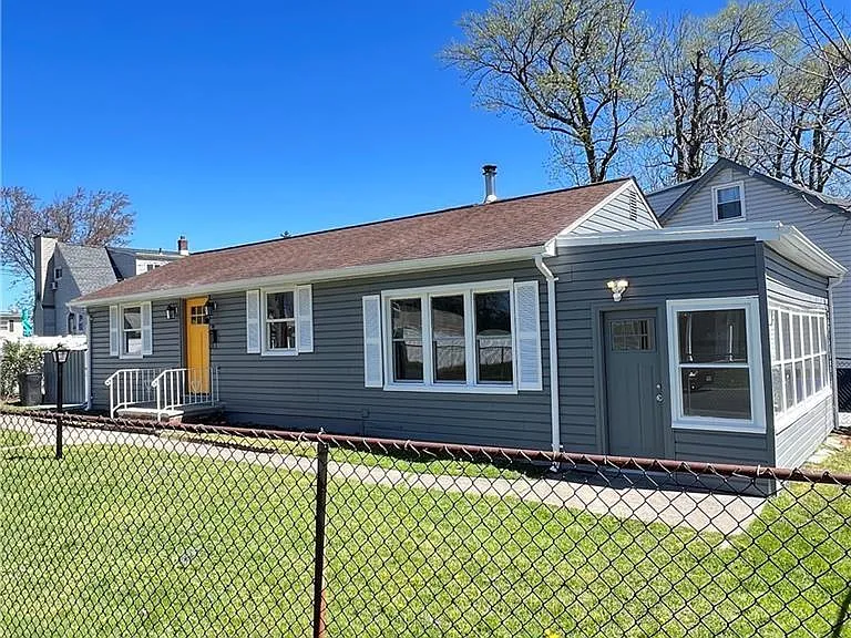 10 Lake Ave — Photo 1