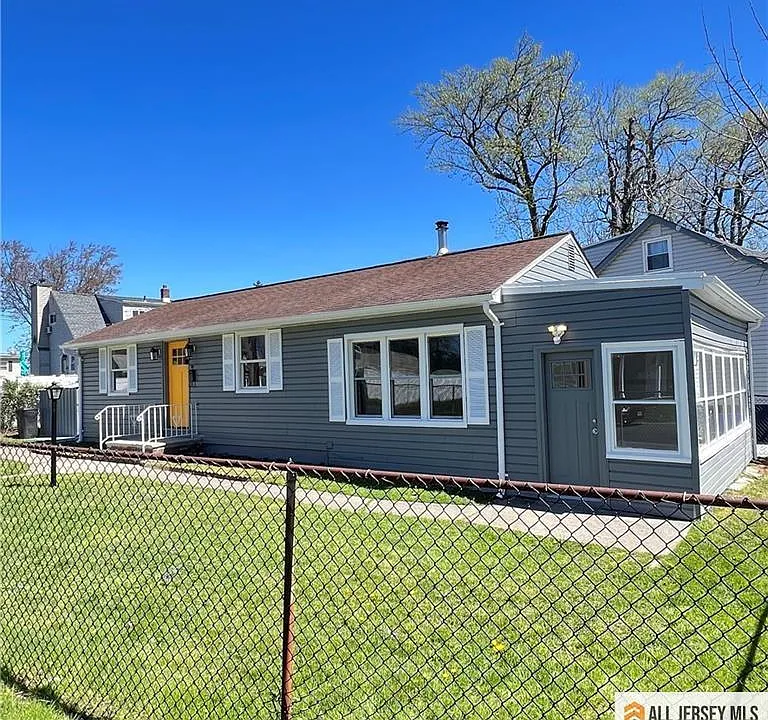 10 Lake Ave