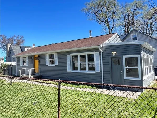 10 Lake Ave, Keyport, NJ 07735