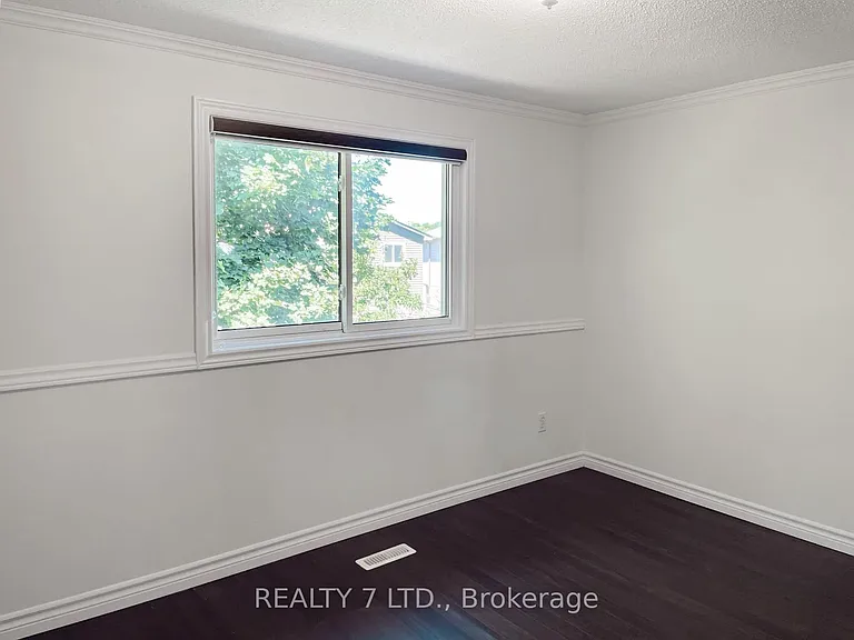 551 Hayward Cres #MAIN — Photo 19