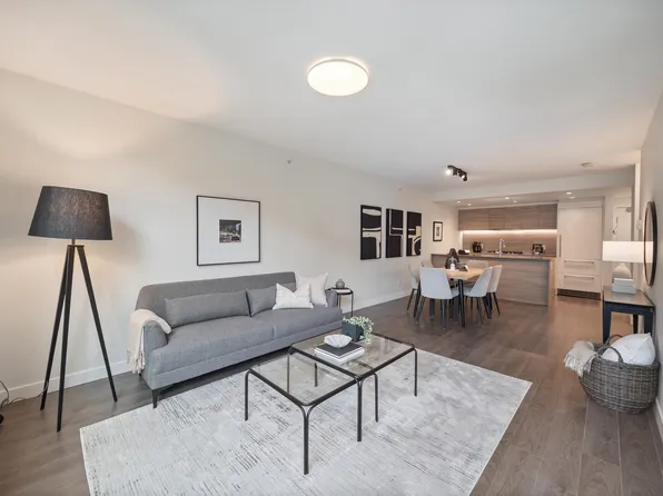 988 Quayside Dr #Townhouse 2, New Westminster, BC V3M 0L5