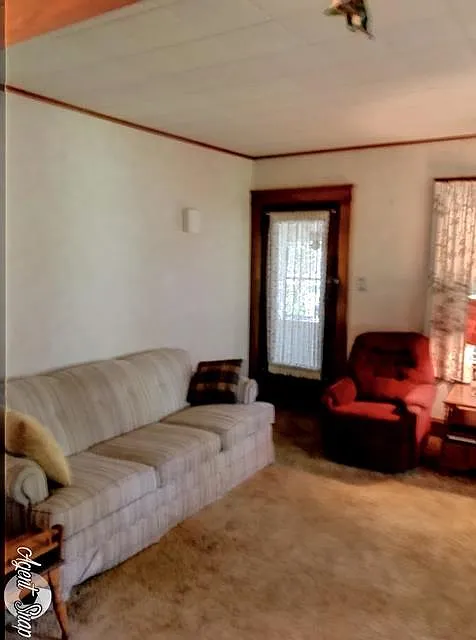 1258 Woodbine Ave photo 1