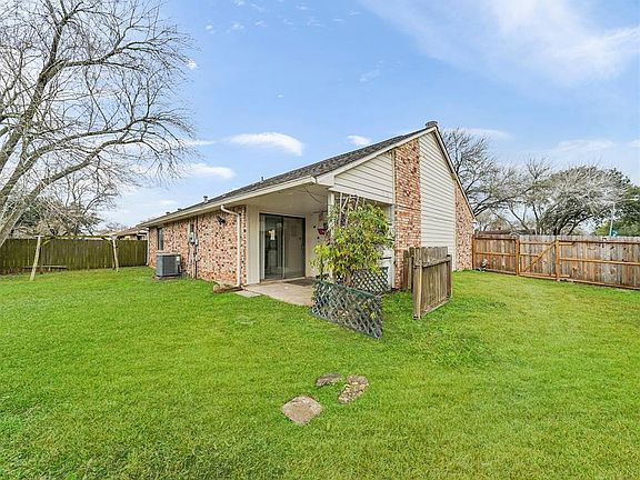 4th image of 6934 Tara Dr
