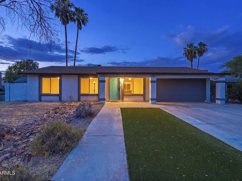 932 W Julie Dr