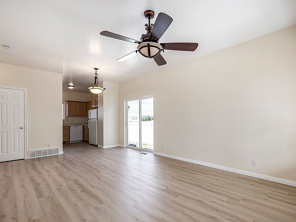 2nd image of 4223 NW Pinion Cir