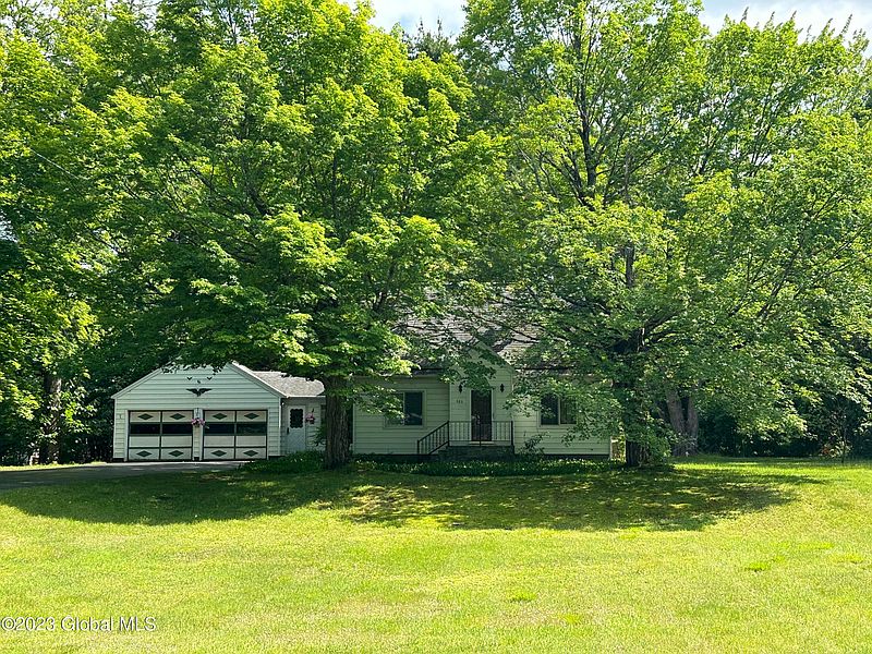 3rd image of 480 Clifton Park Center Road