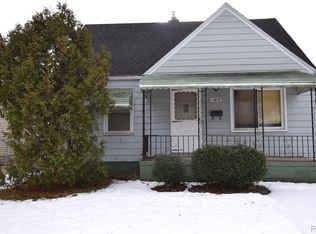 19816 Rosedale St, Saint Clair Shores, MI