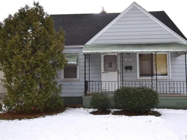 19816 Rosedale St, Saint Clair Shores, MI 48080