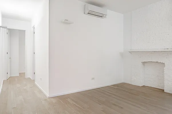 Rented by MySpaceNYC | media 26