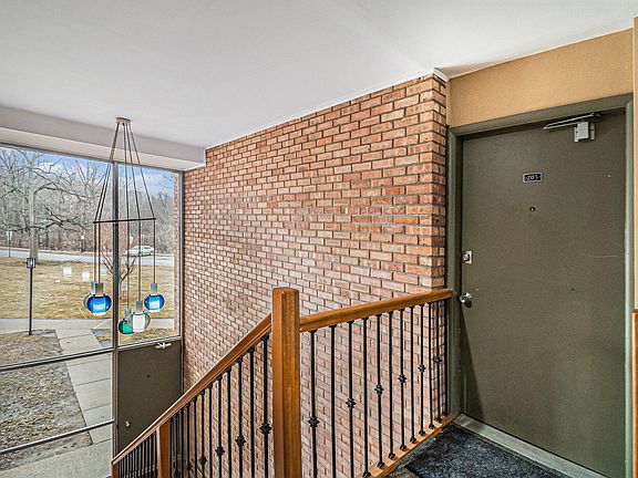 3rd image of 1217 Island Dr APT 203