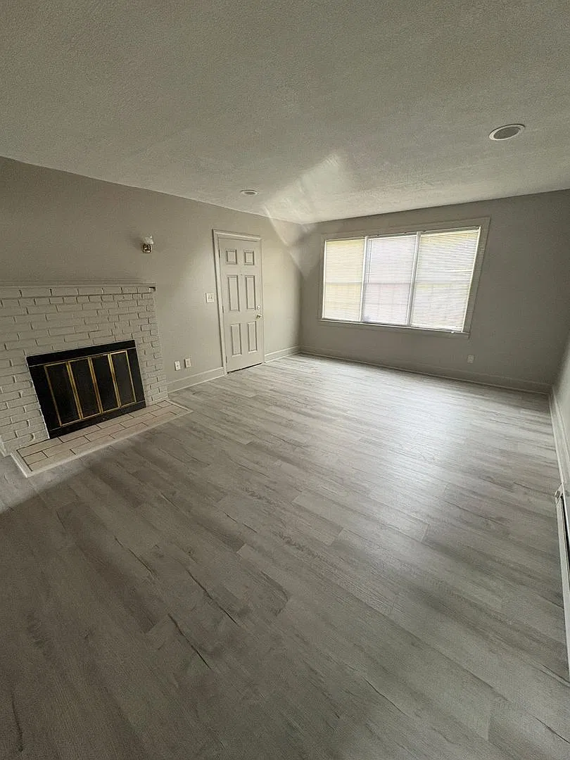 2400 Parish Avenue — Photo 4
