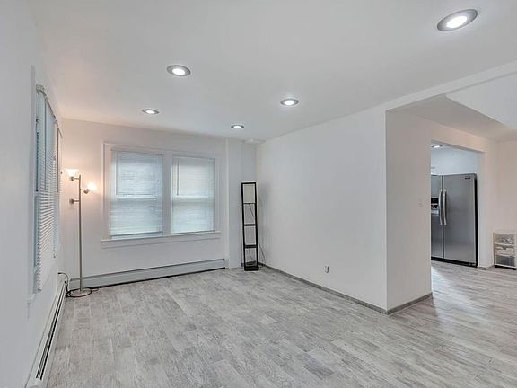 3rd image of 172 Warren Ave