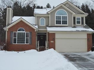 2589 Hilltop Ln, Howell, MI