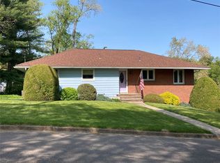 4 Tudor Dr, Endicott, NY 13760