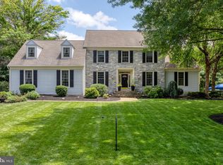 1110 Oakmont Dr, Lancaster, PA 17601