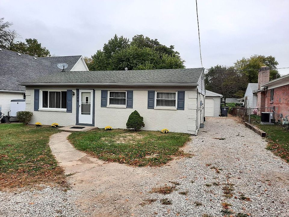 1st image of 209 W Boundary St