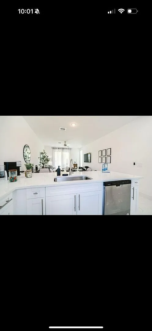 Charming 3BR Duplex in Lehigh Acres — Photo 4