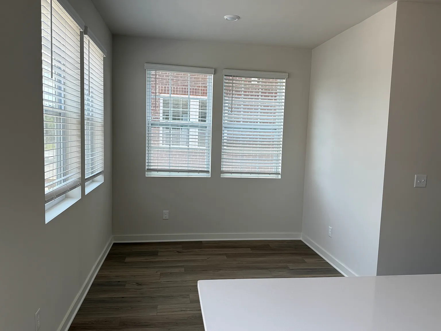 4 bed, 3.5 bath, 2042 sqft, $2,290 — Photo 4