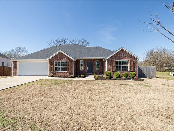 2nd image of 3016 Finch St