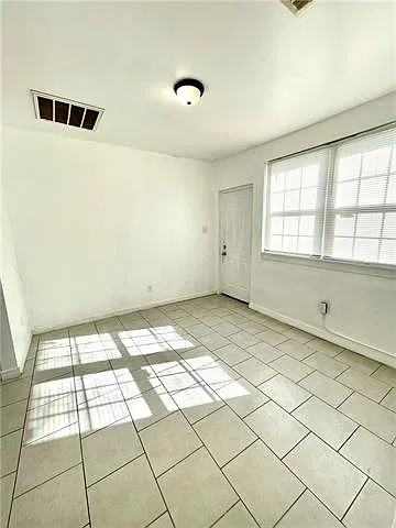 1 bed, 1.0 bath, 900 sqft, $1,100 — Photo 2