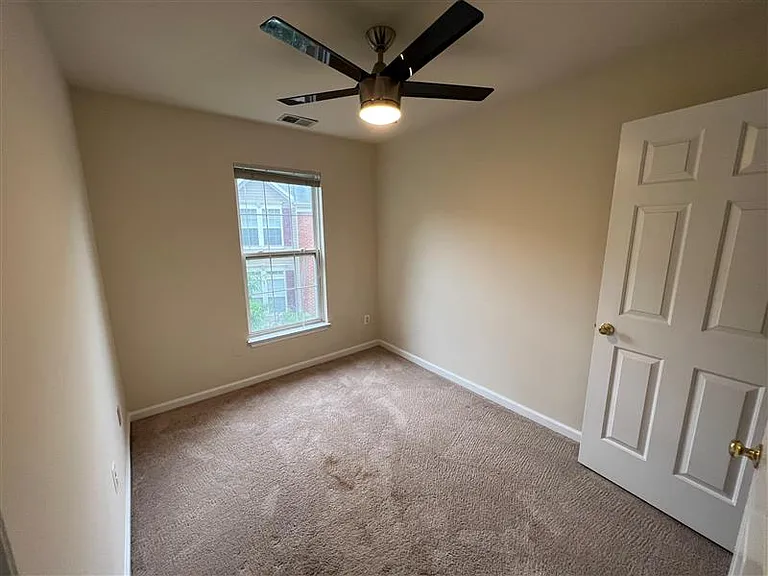 1008 Harrison Cir — Photo 3