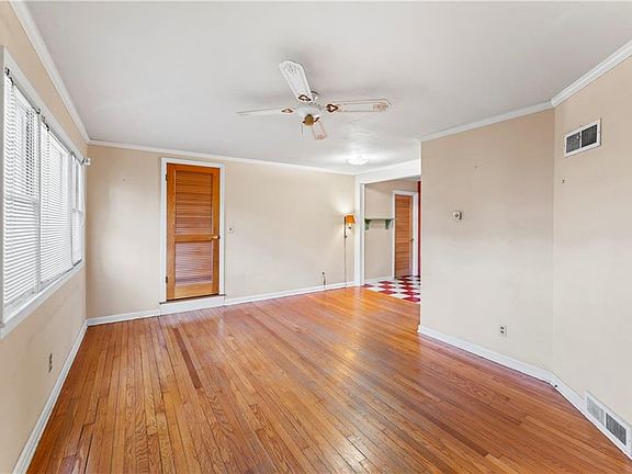 5th image of 5037 Buena Vista St
