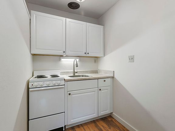 3rd image of 5227-5233 Brooklyn Ave NE #5233-6