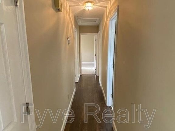 2nd image of 1617 Southshire Ln