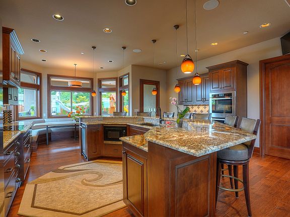 4th image of 3803 Soundview Dr W
