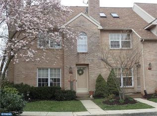 15 Rampart Dr, Wayne, PA 19087