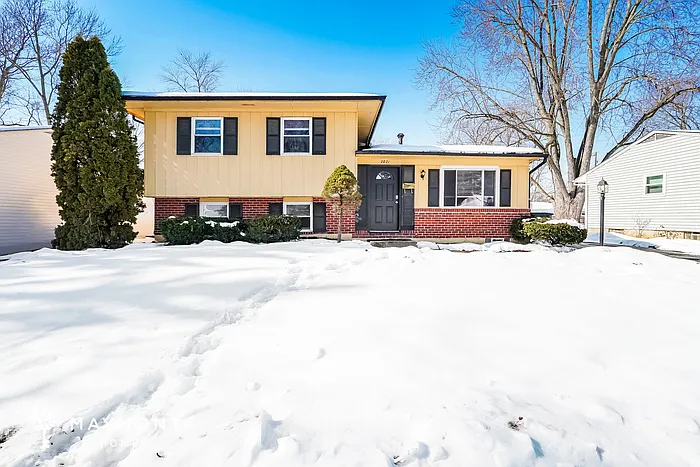2821 Fleet Rd photo 1