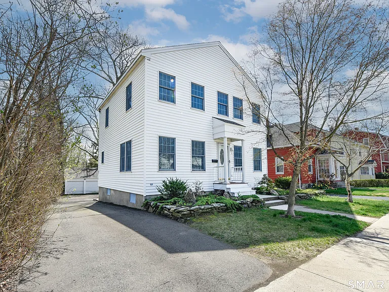 5 Moody Ave — Photo 2
