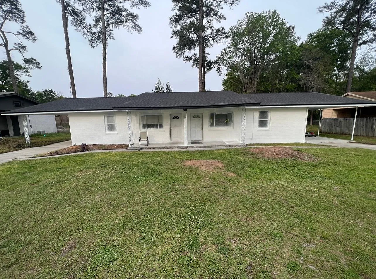 1042 SW McFarlane Ave — Photo 1