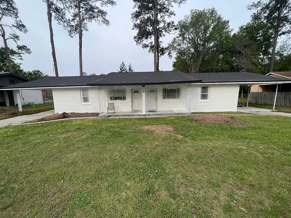1042 SW McFarlane Ave #102