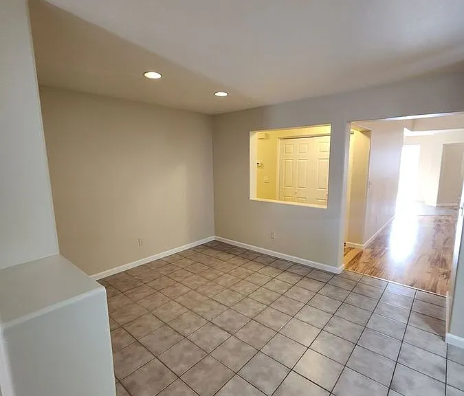 4025 Kings Row — Photo 5