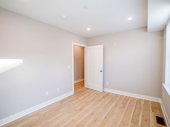 5th image of 4926 Locust St Unit 1