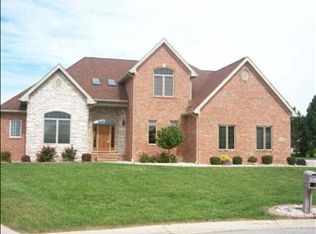 7460 White Horse Cir, Monroe, MI 48161
