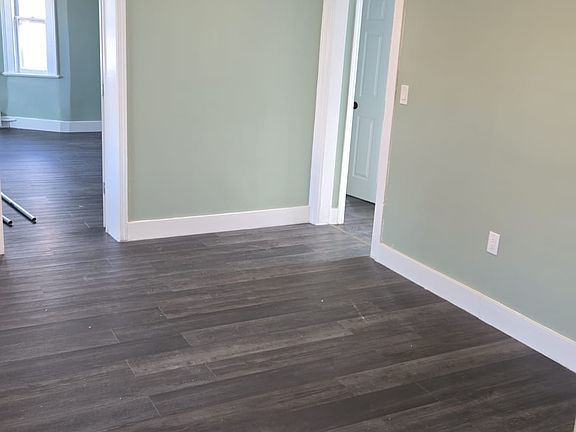 2nd image of 159 Oakwood Pl #2