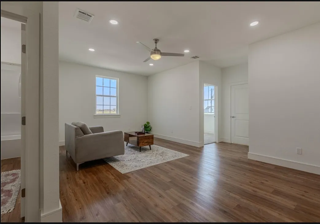 4 bed, 2765 sqft, $2,850 — Photo 3