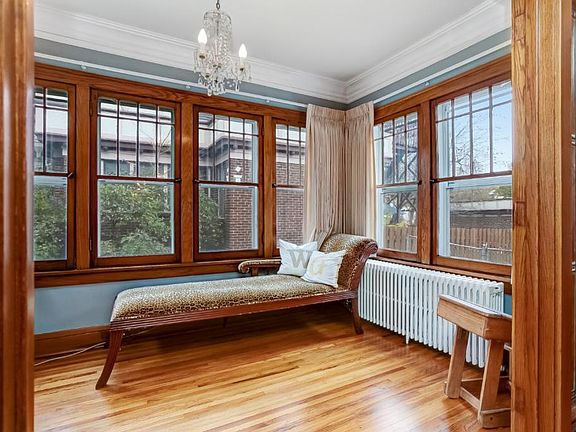 5th image of 1622 James Ave N
