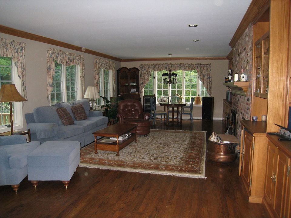 2nd image of 36 Sturbridge Dr