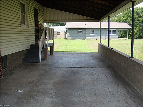 3rd image of 702 Pike St