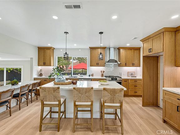 5th image of 2706 Sheridan Rd