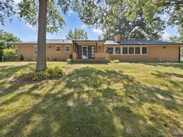 840 Brentford Dr, Saint Louis, MO 63125