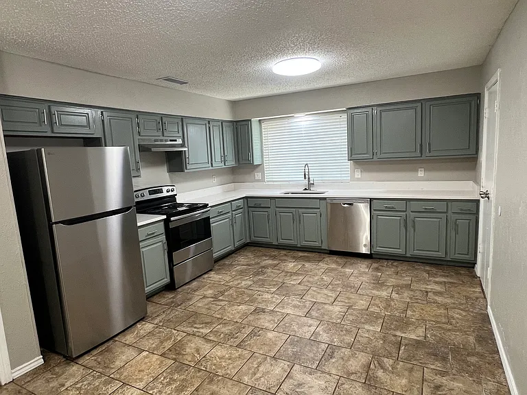 2302 Pueblo Dr — Photo 3